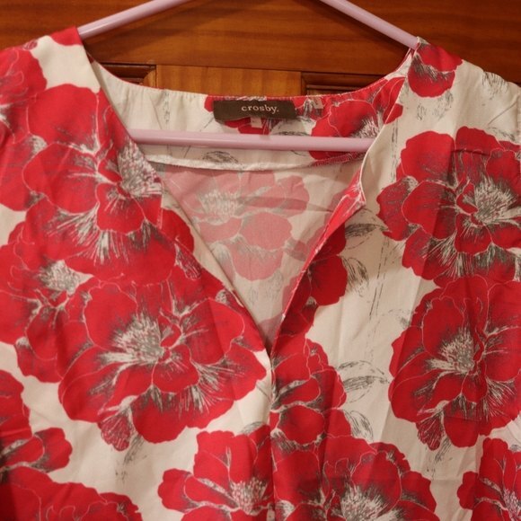 Crosby Bright Red Floral Large Flowers Sleeveless Vneck Top XL - Picture 2 of 9